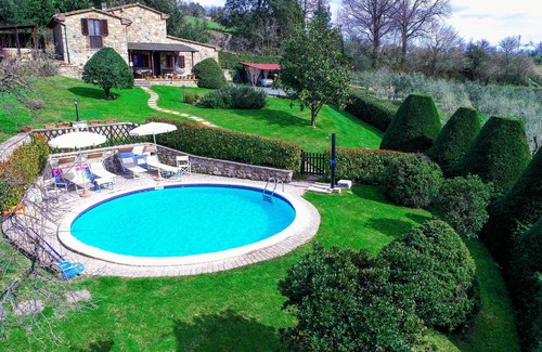 Montecastelli Villa | Toscane Villa avec piscine privée et jacuzzi pour lune de miel et des vacances d'été