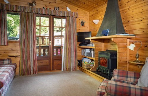 Aviemore Cabine | Twa Hoots Lodge - a lodge that sleeps 4 guests in 2 bedrooms