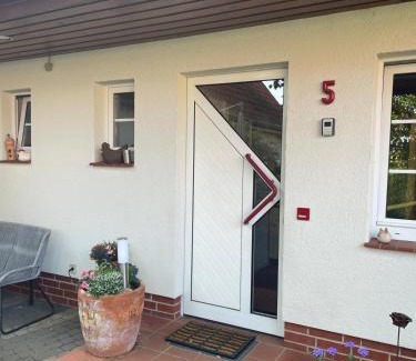 Kaltenweide Maison | Twenge Retreat - Haus Nähe Stadt und Flughafen mit Garten, 3 Zimmer, TV, Küche, Bad und Netflix