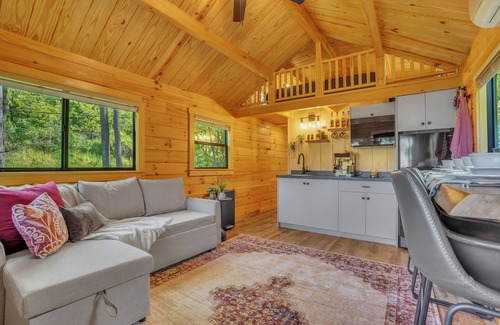 Herndon Cabine | Twilight Escape nTiny home in Herndon Pa