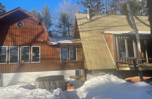Hastings Highlands Chalet De Ski | Twilight Fox Chalet Hot Tub & Sauna Nature Retreat