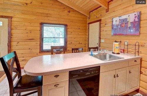 Margaretville Cabine | Twin B - Cozy 2-bedroom cabin in marvelous Halcottsville with WiFi, AC