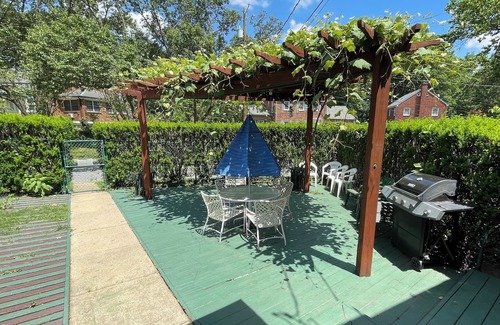 Silver Spring Maison | TWIN BED, PILLOW, SHOWER, FRIDGE, MW, - 62.