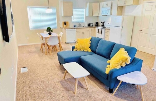Old Southwest Maison | Twin Cheerful Midtowns 2Kitchens 4Baths Sleeps 14