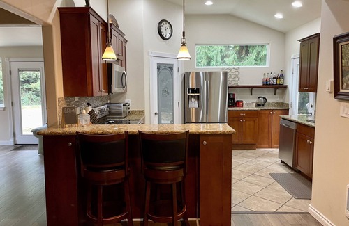 Manchester Maison | Twin Creeks Chalet - peaceful, unique property and house