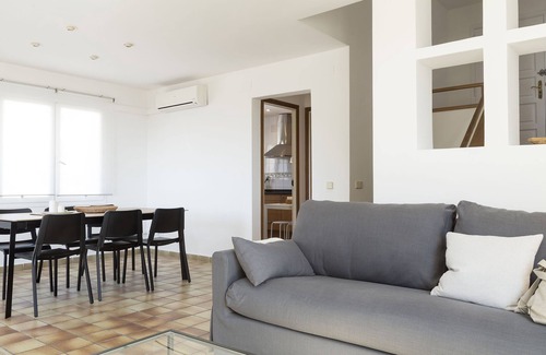 Sant Pol De Mar Villa | Villas jumelles avec grande piscine et vue sur la mer près de Barcelone. Wifi gratuit, a / c