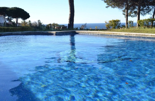 Sant Pol De Mar Villa | Villas jumelles avec grande piscine et vue sur la mer près de Barcelone. Wifi gratuit, a / c