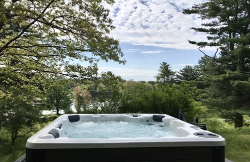 Pine Plains Maison | Twin Island Lake House Hot Tub