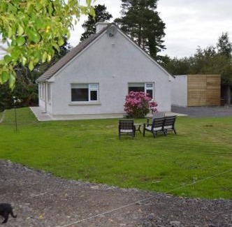 Foxford Maison | Twin Lake View - Bungalow in Pontoon