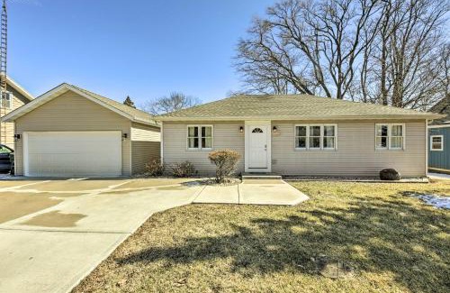 Twin Lakes Maison | Twin Lakes Escape with Deck Less Than 1 Mi to Beach!
