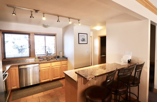 Silver Star Mountain Maison | Twin Peaks A !! True Ski-In Ski-Out 4-BR 4-BA 2200 pieds carrés 3 niveaux pour 15 personnes