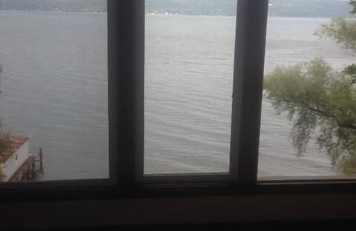 Trumansburg Cottage | Twin Pines, Cottage de charme au bord du lac Cayuga avec une vue imprenable