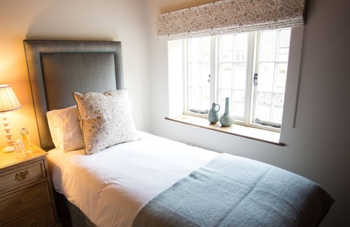 Edington Lit Et Petit-Déjeuner | Twin Private Bathroom Tinhead room at The Three Daggers