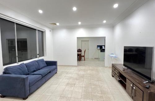 Hurlstone Park Maison | Twin Room in Sydney's Inner West - CS2