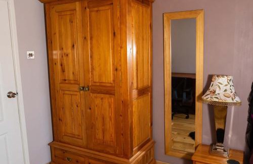 Pill Maison | Twin room with garden view in Shirehampton