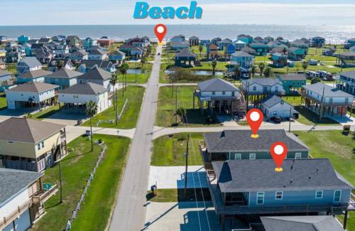 Crystal Beach Maison | Two Adjacent Cabins, Sleeps 18