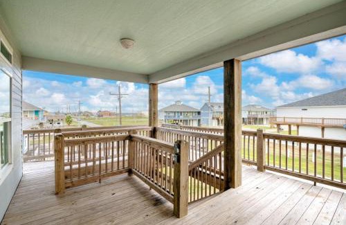 Crystal Beach Maison | Two Adjacent Cabins, Sleeps 18
