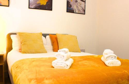 Potters Bar Appartement | Two Bed Apartment - 20 minutes train into King Cross London - Perfect for families & contractors close to Royal Vet College & M25 Free Parking