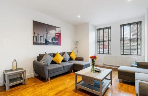 Bush Hill Park Appartement | Two Bed Flat in Bush Hill Park