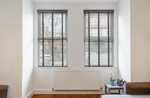 Bush Hill Park Appartement | Two Bed Flat in Bush Hill Park