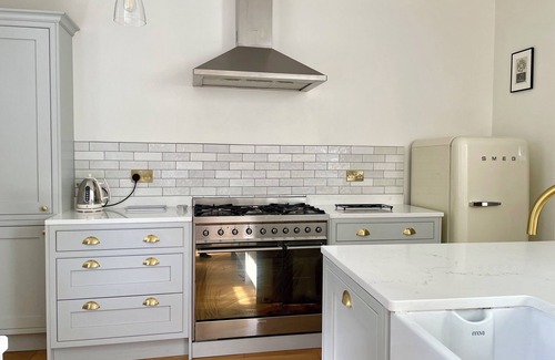 Birmingham Maison | Two Bed Victorian Townhouse Opposite QE/University