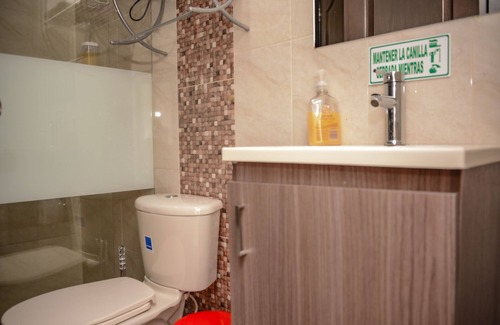 Astorga Appartement | APT 201 Spa 2 chambres AC, balcon, cuisine complète Parque Poblado Grande chambre