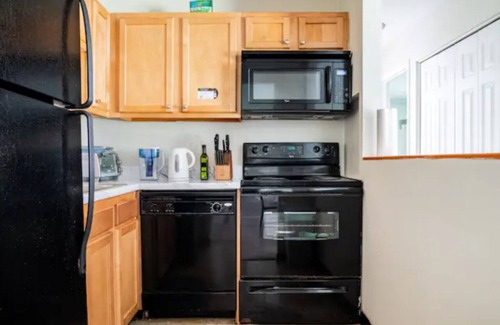 Walpole Appartement | Two-bedroom apartment with AC and WIFI in the delightful neighborhood of Norwood