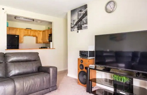 Walpole Appartement | Two-bedroom apartment with AC and WIFI in the delightful neighborhood of Norwood