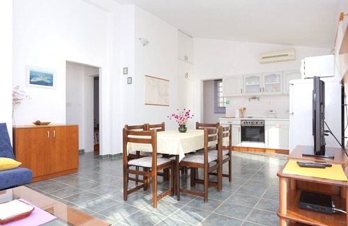 Sevid Appartement | Appartement de deux chambres avec le balcon et la vue sur le mer Sevid, Trogir (A-2044-a)