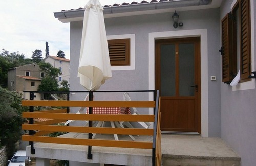 Valun Appartement | Appartement de deux chambres avec la terrasse Valun, Cres (A-8081-a)