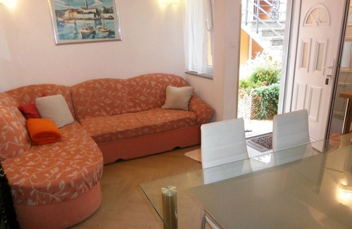 Valun Appartement | Appartement de deux chambres avec la terrasse Valun, Cres (A-8086-e)