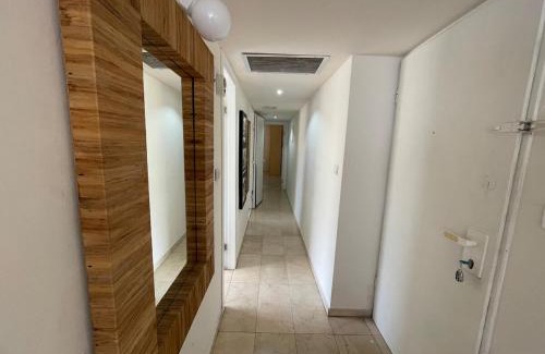Kerem HaTeimanim Appartement | Two Bedroom Apt l Terrace & Private Parking l On The Beach l by Bookiz
