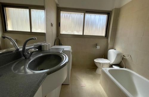 Kerem HaTeimanim Appartement | Two Bedroom Apt l Terrace & Private Parking l On The Beach l by Bookiz