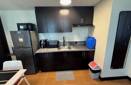 Bangkal Copropriété | Two Bedroom Condo in Makati- Good for 6!