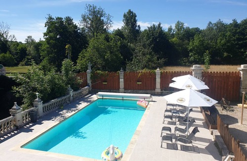 Monsec Appartement | Two bedroomed stone gite with shared pool, close to Brantome