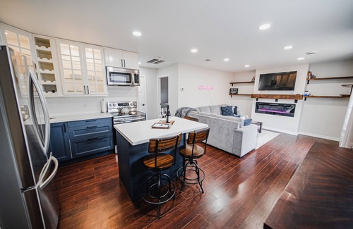 Vineland Maison | Two bedroom guest house in the heart of wine country!