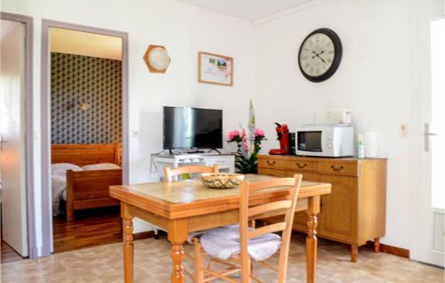 Saint-Bressou Maison | Two-Bedroom Holiday Home In St Bressou