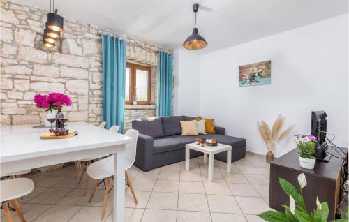 Rezanci Maison | Two-Bedroom Holiday Home In Svetvincenat