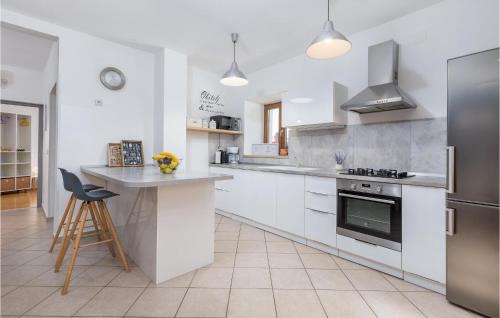 Rezanci Maison | Two-Bedroom Holiday Home In Svetvincenat