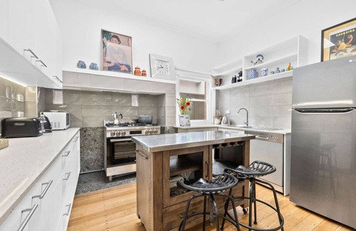 Brunswick East Appartement | Two bedroom home with great outdoor area & parking