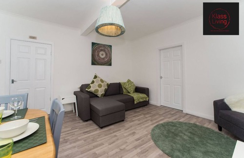 Hamilton Maison | Two Bedroom House by Klass Living Serviced Accommodation Hamilton - Kenmar House With Parking & WiFi
