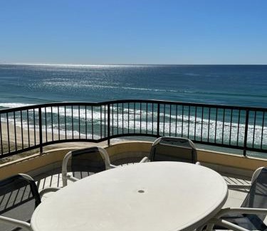 Tugun Appartement | Two Bedroom Ocean View Penthouse at Pelican Sands