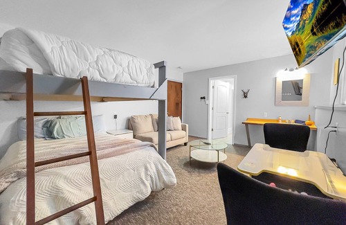 Ellicottville Hôtel | Two Bedroom Suite - 5 minute walk from downtown Ellicottville - Timberline Lodge