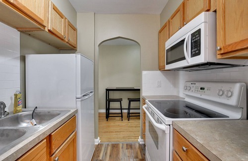 Dundee-Happy Hollow Historic District Maison | Two bedroom townhouse, minutes from the UNMC
