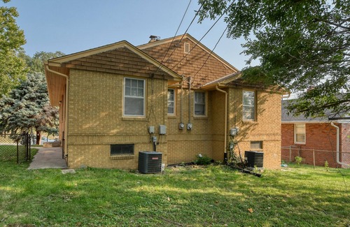 Dundee-Happy Hollow Historic District Maison | Two bedroom townhouse, minutes from the UNMC