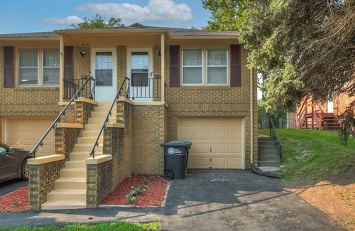 Dundee-Happy Hollow Historic District Maison | Two bedroom townhouse, minutes from the UNMC