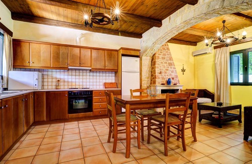 Pendamodi Villa | Villa traditionnelle de deux chambres avec piscine privée