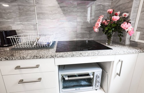 Northcote Maison | Two Bedroom Unit with Pool View & Private Bathroom &Kitchen