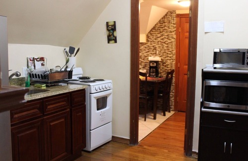 Flatlands Maison | Two Bedroom, walking distance to transportation, shopping and dining.