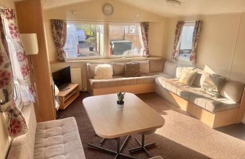 Glasgow Appartement | Two Bedroom Willerby Caravan Located in Uddingston, Glasgow at Maryville Caravan Site